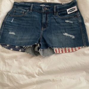 Old navy boyfriend shorts perfect for the Fourth of July! Brand new size 8